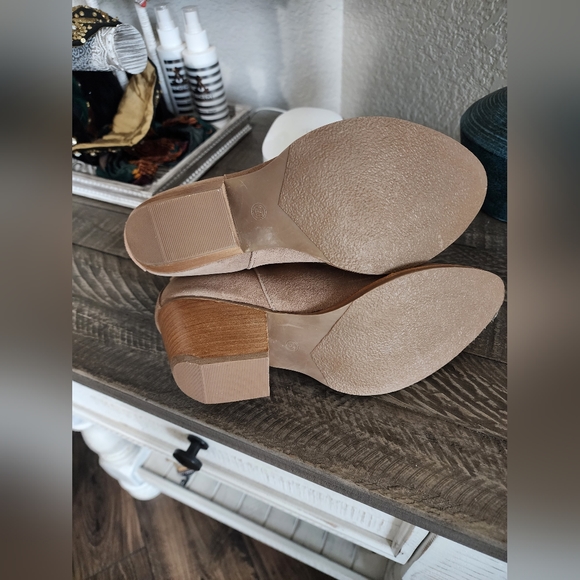 Matisse Shamus Distressed Suede Ankle Boots - Picture 2 of 4